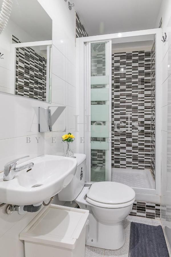 Ayz Sierra De Meira - Auto Check-In Property (Adults Only) Madrid Buitenkant foto